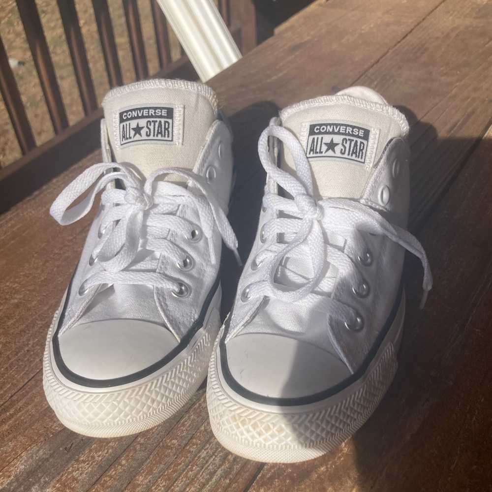 Women’s Low Top Converse-Size 8